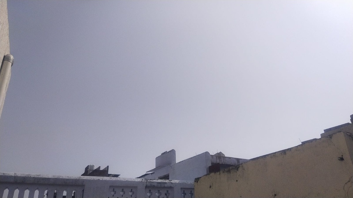  Mathura Weather News: सावन में मेहरबान रहेगा मौसम, मथुरा में आज बारिश का अलर्ट, तापमान 31°C