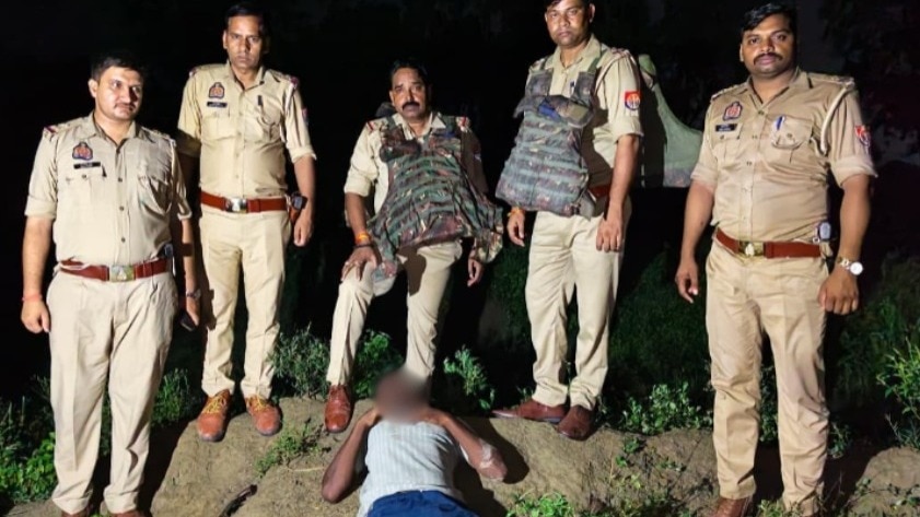Fatehpur News: फतेहपुर में पुलिस-बदमाश मुठभेड़, दो बदमाशों के पैर में लगी गोली तीन गिरफ्तार