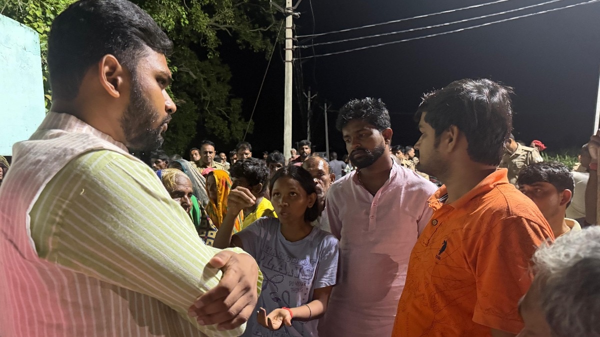 Mirzapur News: निर्माणाधीन पुल के गड्ढे में डूबे दो मासूम, मिर्जापुर के हरसिंहपुर गांव में मातम