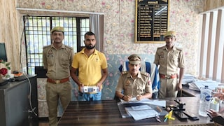 Chandauli News: चंदौली पुलिस के हत्थे चढ़ा इनामिया गौ-तस्कर, 187 करोड़ के नेटवर्क का खुलासा चंदौली पुलिस के हत्थे चढ़ा इनामिया गौ-तस्कर, 187 करोड़ के नेटवर्क का खुलासा