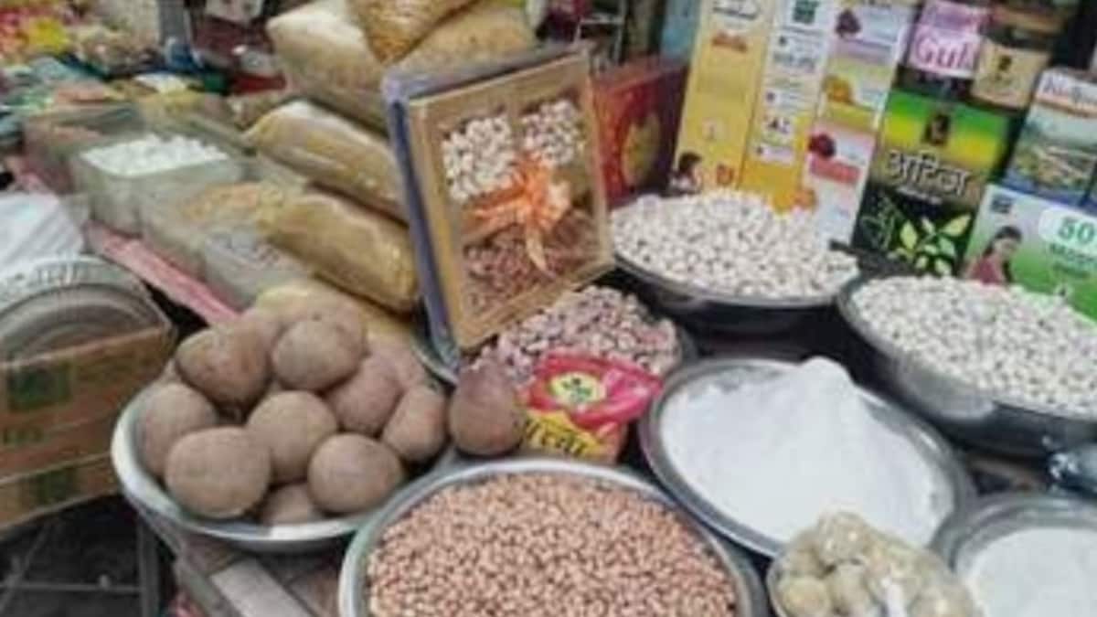 Raebareli Mandi Bhav Today: रायबरेली में महंगाई का झटका, सावन आते ही आसमान छूने लगे व्रत सामग्री के दाम, गरी-गोला और मखाना दोगुना महंगा रायबरेली में महंगाई का झटका, सावन आते ही आसमान छूने लगे व्रत सामग्री के दाम, गरी-गोला और मखाना दोगुना महंगा