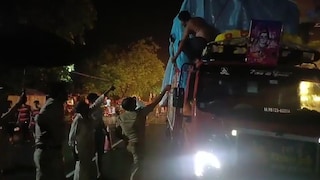 Saharanpur News: बारिश में भी नहीं रुकी चेकिंग, इंचीटेप लेकर डीजे-कांवड़ों की ऊंचाई नापती दिखी सहारनपुर पुलिस बारिश में भी नहीं रुकी चेकिंग, इंचीटेप लेकर डीजे-कांवड़ों की ऊंचाई नापती दिखी सहारनपुर पुलिस