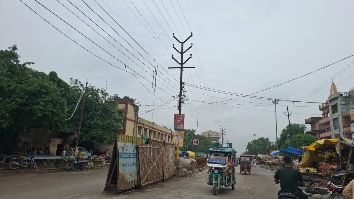 Chandauli Weather Updates: मुगलसराय मौसम ख़बर, बादलों के बीच उमस का कहर, 28°C तापमान में भी गर्मी से बेहाल रहे लोग