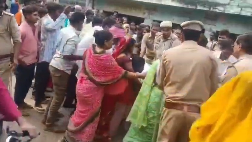 गौरीगंज में तीन घंटे हाईवे जाम, पुलिस पर पथराव के आरोप में 8 नामजद