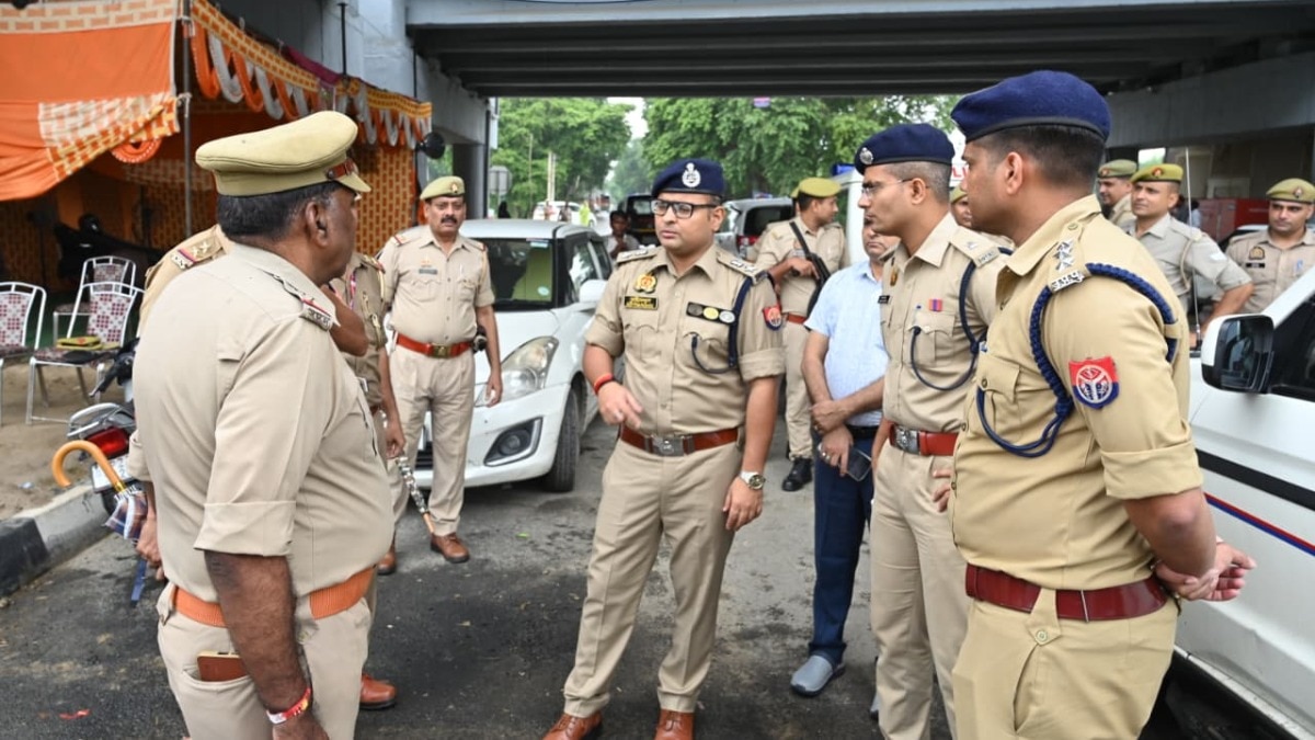 Saharanpur News: कांवड़ यात्रा को लेकर पुलिस अलर्ट, DIG-SSP ने कांवड़ मार्ग का किया निरीक्षण; सुरक्षा व्यवस्था परखी