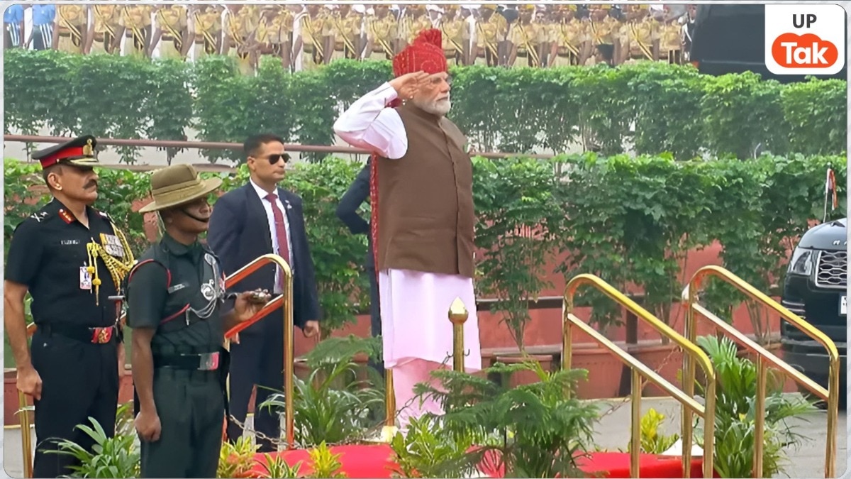 PM मोदी ने फहराया तिरंगा, लाल किले पर पहली बार गूंजा वंदे मातरम्