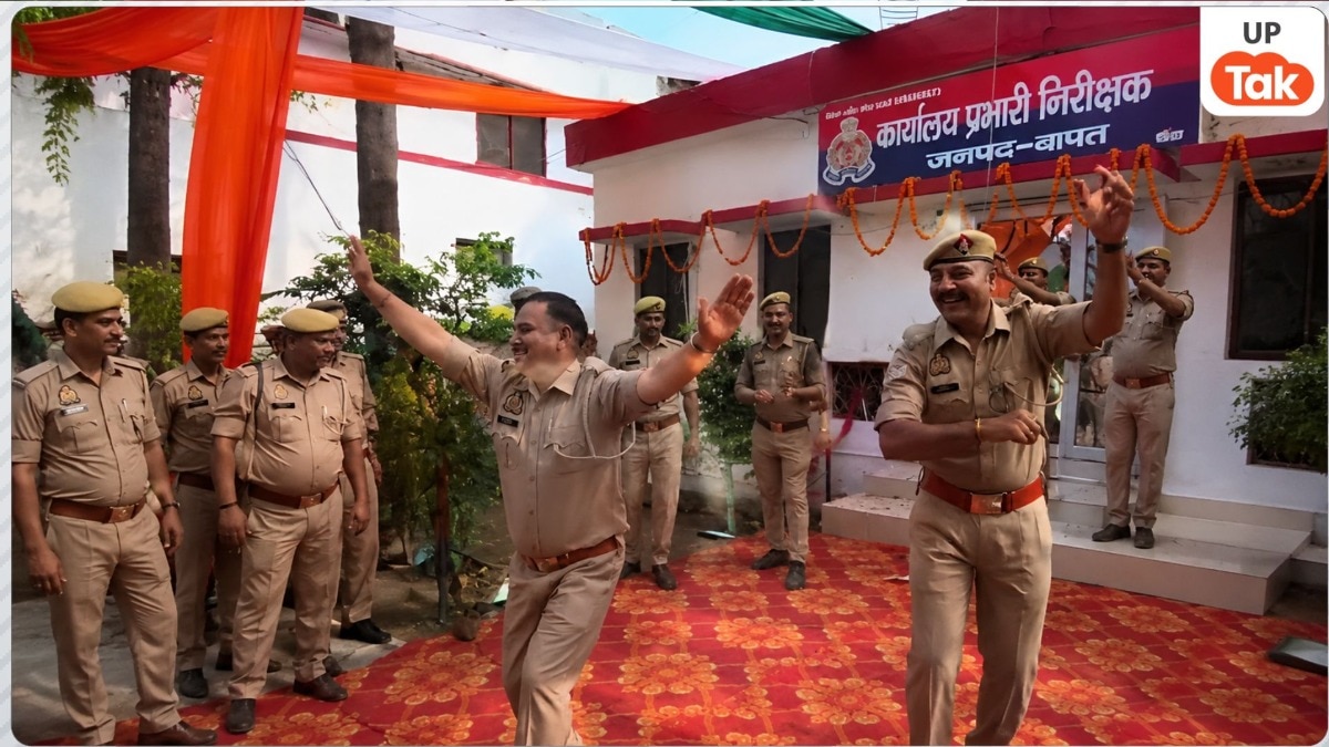 स्वतंत्रता दिवस पर झंडा फहराने के बाद बागपत पुलिस ने कोतवाली में जो किया, अब लोग खूब कर रहें हैं तारीफ, देखें Video
