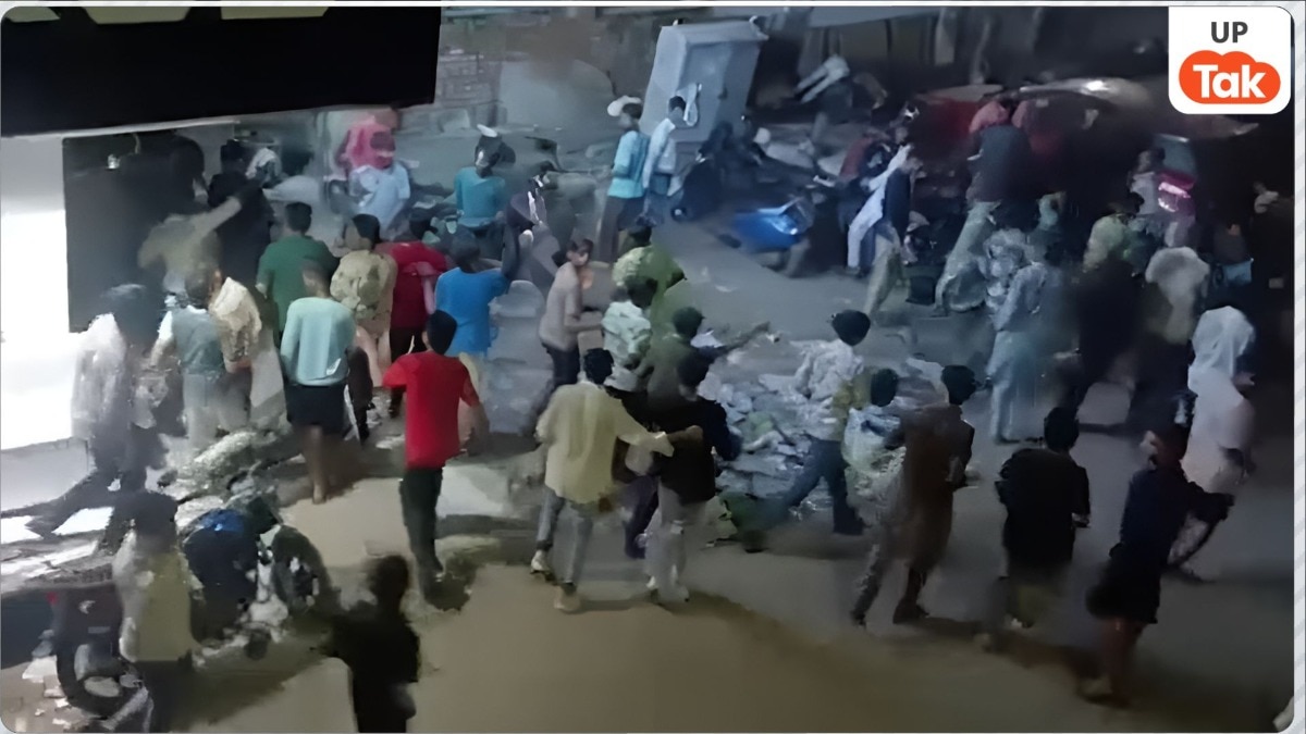 रात 11:59 बजे दिया ₹16 में कपड़े खरीदने का ऑफर, पहुंच गए 3000+ लोग… अचानक आई भारी भीड़ देख भाग गया दुकान मालिक रईस आलम