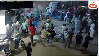 रात 11:59 बजे दिया ₹16 में कपड़े खरीदने का ऑफर, पहुंच गए 3000+ लोग… अचानक आई भारी भीड़ देख भाग गया दुकान मालिक रईस आलम Kanpur 16 Rupees Clothing Offer News