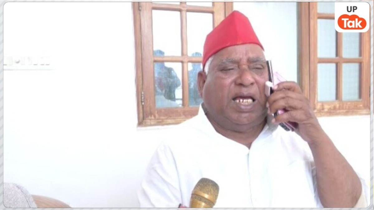 Opinion: सिर पर दानपेटी और मुस्कुराते रहे नेता... अवधेश प्रसाद की इस तस्वीर पर उठ रहे हैं सपा की रणनीति पर सवाल