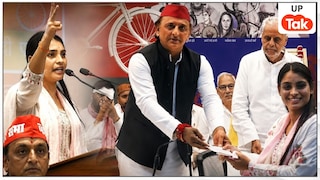 अखिलेश यादव के मंच पर छाईं 18 साल की प्रतीक्षा यादव, कौन हैं महोबा की ये लोक गायिका? Photo: Prateeksha Yadav with Akhilesh Yadav