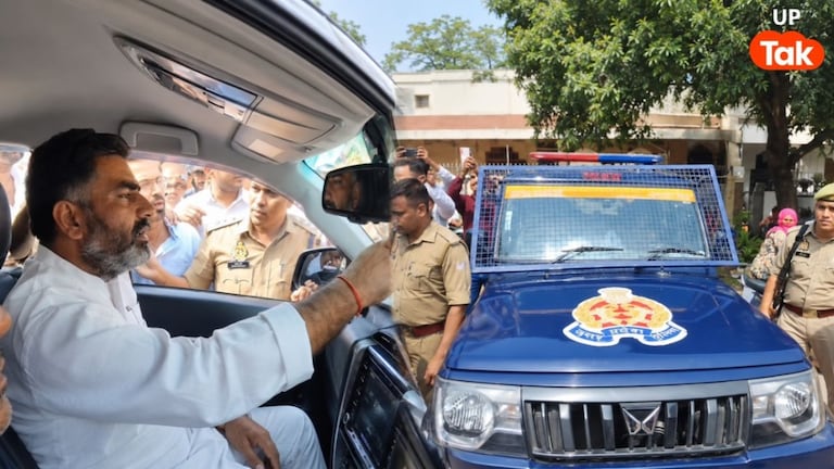 विधायक जी कहां जा रहे थे? अतुल प्रधान की गाड़ी के आगे पुलिस ने लगाई अपनी जीप, रास्ते में ही रोका UP Tak