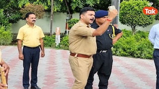 ‘इतनी फोर्स लगाऊंगा कि ठंडा कर दूंगा...’ गोरखपुर में छात्रों के धरने के बीच दरोगा ने दी धमकी, फिर ये सब पता चला Gorakhpur Police News