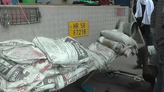 वाराणसी में पानी की जगह सीवर पाइप से निकलने लगी बालू! जलभराव की थी पूरी प्लानिंग? अब CCTV से खुलेगा पूरा राज! Varanasi Sewer Pipe Sand News