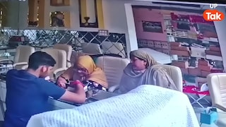 बिजनौर में बुर्का पहने आईं 2 महिलाओं ने सोने के जेवर चोरी कर छिपाए मुंह में, 8 लाख रुपये का माल किया साफ Bijnor jewellery Theft News