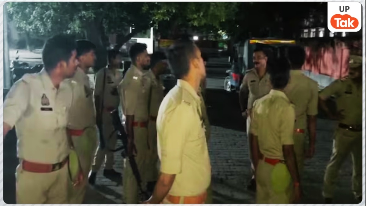 आजमगढ़ के अरविंद सिंह ने पूजा के समय पत्नी और 2 पंडित को मार डाला, अब हथियार संग अपने दोनों बेटों को कमरे में बनाया बंधक 