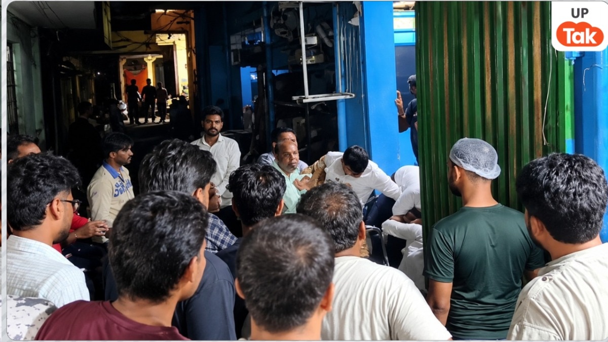 मुजफ्फरनगर में भिड़े सपा के दो नेता, चले लात-घूंसे और बेल्ट, बीच सड़क पर मारपीट का वीडियो वायरल