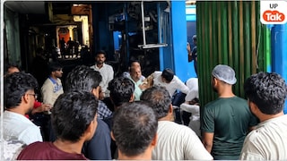 मुजफ्फरनगर में भिड़े सपा के दो नेता, चले लात-घूंसे और बेल्ट, बीच सड़क पर मारपीट का वीडियो वायरल Muzaffarnagar News