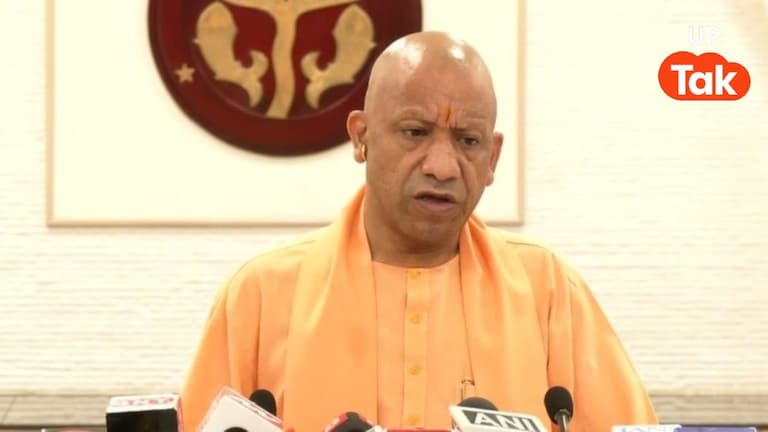 पूर्वांचल एक्सप्रेसवे हादसे पर CM योगी ने लिया संज्ञान, मृतकों के परिजनों से संवाद और घायलों के इलाज को लेकर दिए सख्त निर्देश CM Yogi
