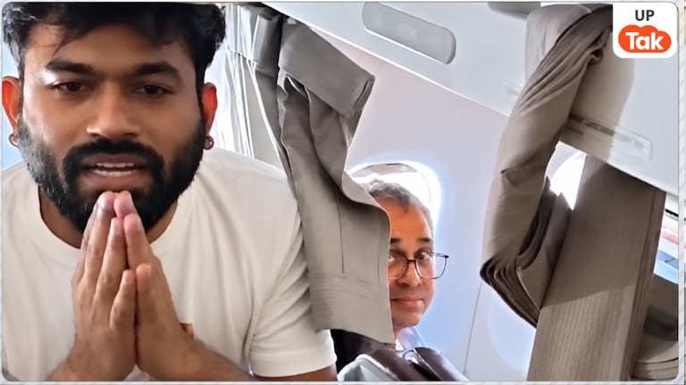 CJP प्रोटेस्ट शुरु होने से पहले ही फ्लाइट में घुसकर अभिजीत दिपके को ऐसे उठा ले गई पुलिस Abhijeet dipke detain