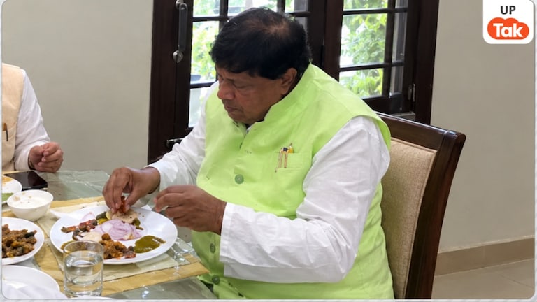 नवरात्रि के बीच सपा नेताओं पर चिकन पार्टी करने का आरोप, दावत में पहुंचे थे रामजीलाल सुमन? Samajwadi Party Chicken Party