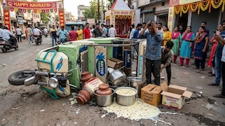 फिरोजाबाद में गर्म खीर गिरने से एक ही परिवार के 10 लोग झुलसे, नवरात्रि के भंडारे में जाते वक्त पलटा ई-रिक्शा Firozabad News