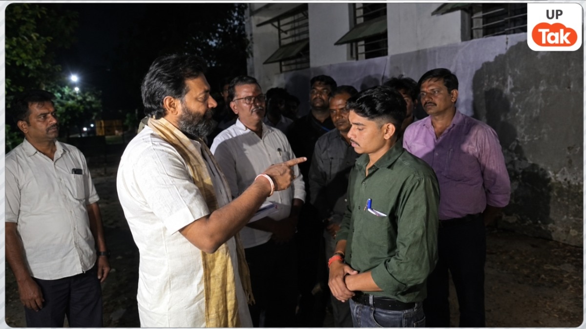 महोबा में सरकारी बीज की कालाबाजारी पकड़ते ही BJP विधायक बृजभूषण राजपूत ने गोदाम प्रभारी को जड़े थप्पड़; बोले- 'अखिलेश से मिले हो'