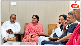 बीजेपी नेताओं के साथ तस्वीर वायरल होने पर सपा के पूर्व सांसद एसटी हसन की सफाई, बताया पूरा 'सच' भाजपा नेताओं संग दिखे सपा के पूर्व सांसद एसटी हसन