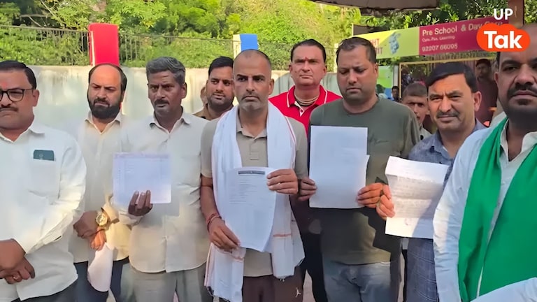 ग्रेटर नोएडा PNB में करोड़ों की FD गायब! किसी के खाते में बचे 16 हजार तो किसी के ₹1.29 करोड़ गायब Greater Noida PNB Bank News