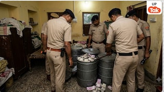 प्रयागराज में घर के आंगन में जमीन के नीचे छिपा था करोड़ों का कैश, ₹500 के नोटों से भरे 3 ड्रम मिले, 2 सगे भाई पकड़े गए Prayagraj News