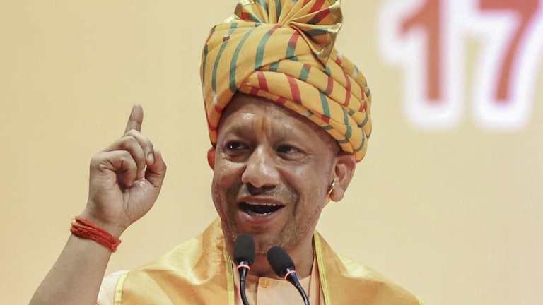 'सुरक्षा से समृद्धि' की ओर नया उत्तर प्रदेश: CM योगी ने कहा- 2017 से पहले सूर्यास्त के साथ थम जाता था व्यापार CM Yogi Adityanath