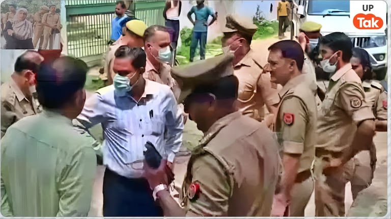 मौत के बाद कब्र से निकाला गया AMU प्रोफेसर की पत्नी खान नूर अफरोज का शव, भतीजे ने जताया हत्या का शक Aligarh News