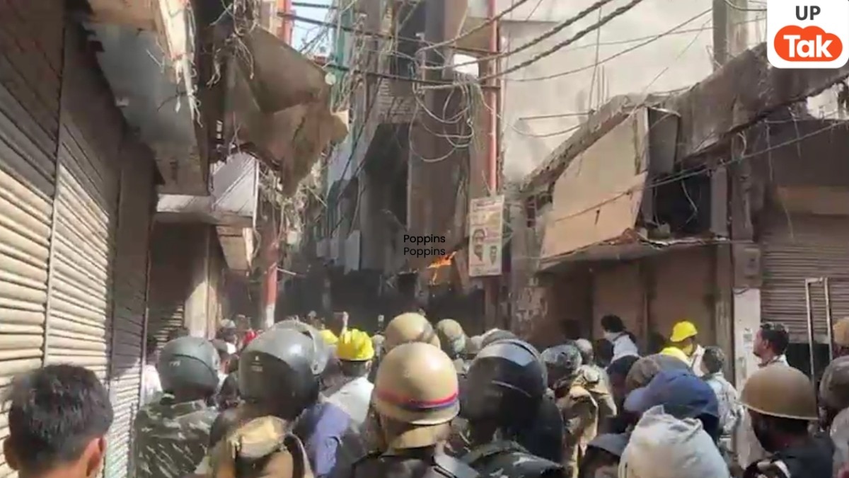 बुलडोजर एक्शन के दौरान वाराणसी के दालमंडी में मकान मालिक ने घर में आग लगा दी! जबरदस्त बवाल