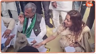 बागपत डीएम अस्मिता लाल और मटरू लंगूर का ये क्यूट वीडियो हो गया वायरल UP Tak