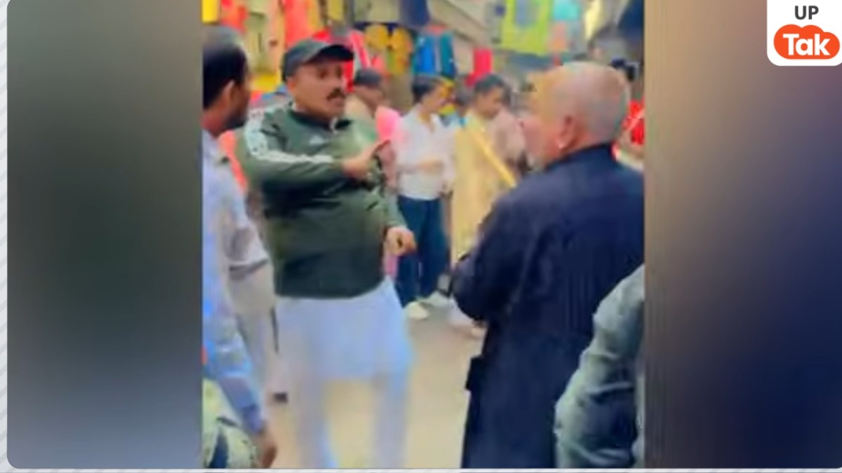 बांके बिहारी मंदिर के पुजारी की गुंडागर्दी! मामूली कहासुनी में श्रद्धालु का सिर फोड़ा, वीडियो वायरल