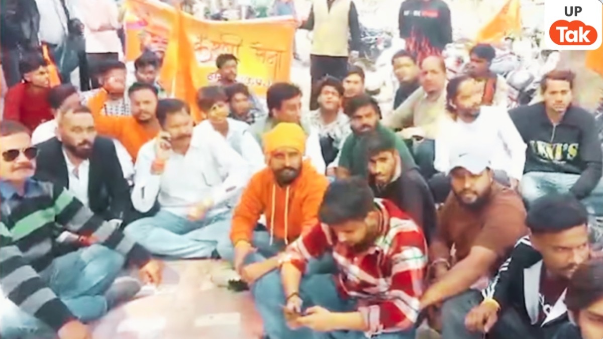 अलीगढ़ में मंदिर के पास मुस्लिम शख्स ने खोली महिलाओं के अंडरगारमेंट की दुकान फिर वहां ये सब हुआ