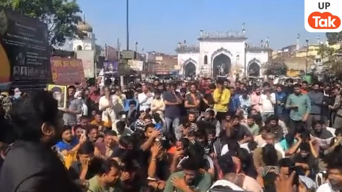 अमेरिका-इजरायल के हमले में खामनेई के निधन के बाद लखनऊ की सड़कों पर उतरे हजारों लोग, फिर गुस्से में लगाने लगे ये नारे 