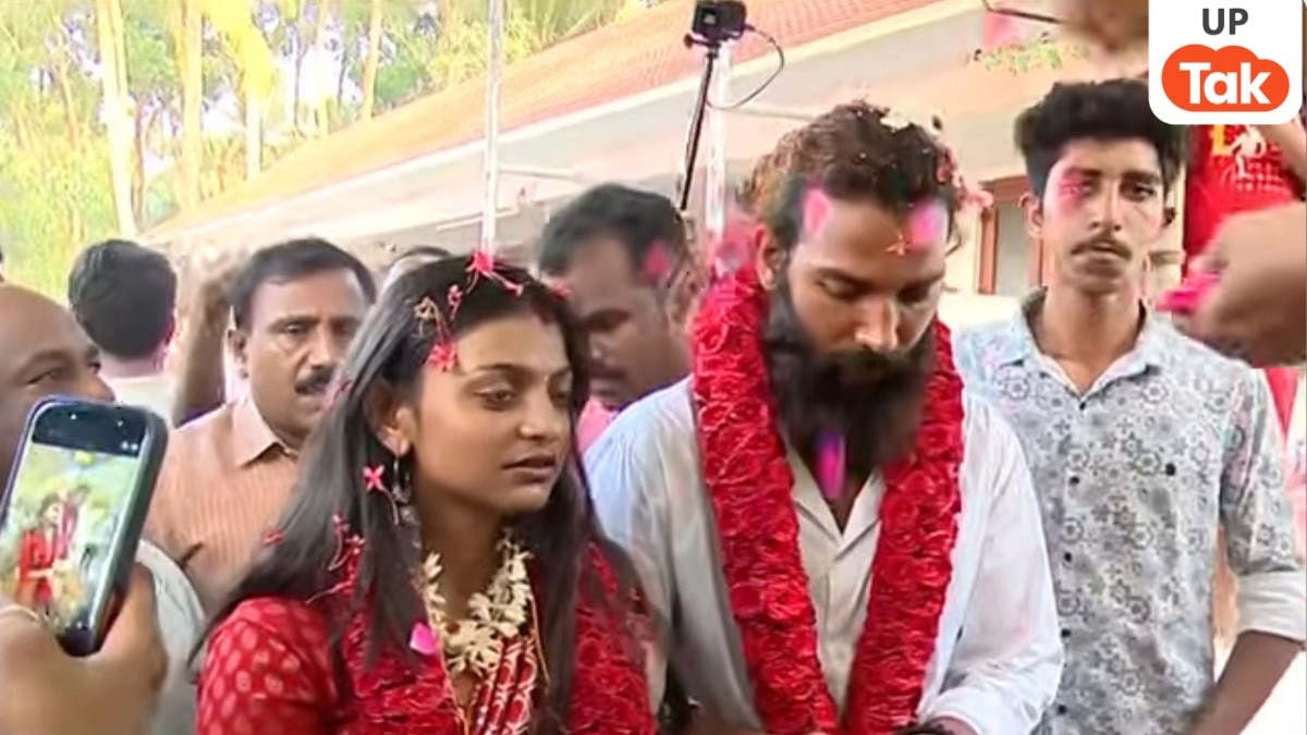 परिवार करता रहा विरोध पर एक न मानी... महाकुंभ वाली 'मोनालिसा' ने मुस्लिम BF फरमान खान से मंदिर में की शादी