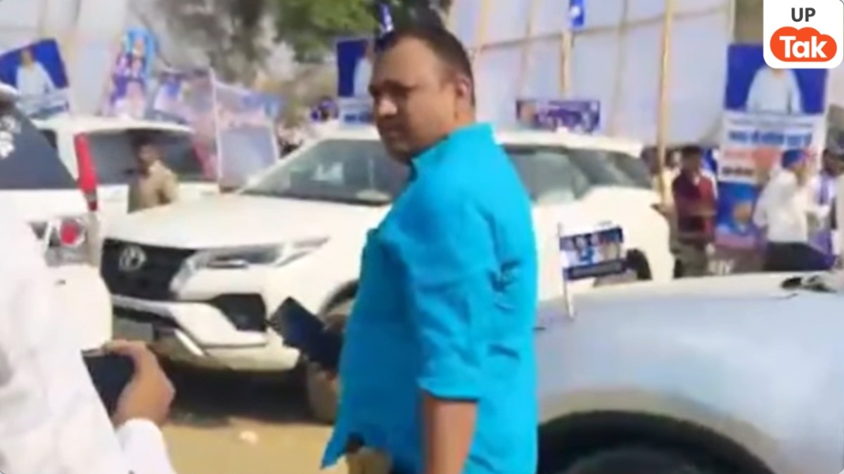 चंद्रशेखर आजाद की रैली में कमर में पिस्टल खोंसे उनके करीब पहुंचा ये शख्स कौन, मच गया हड़कंप