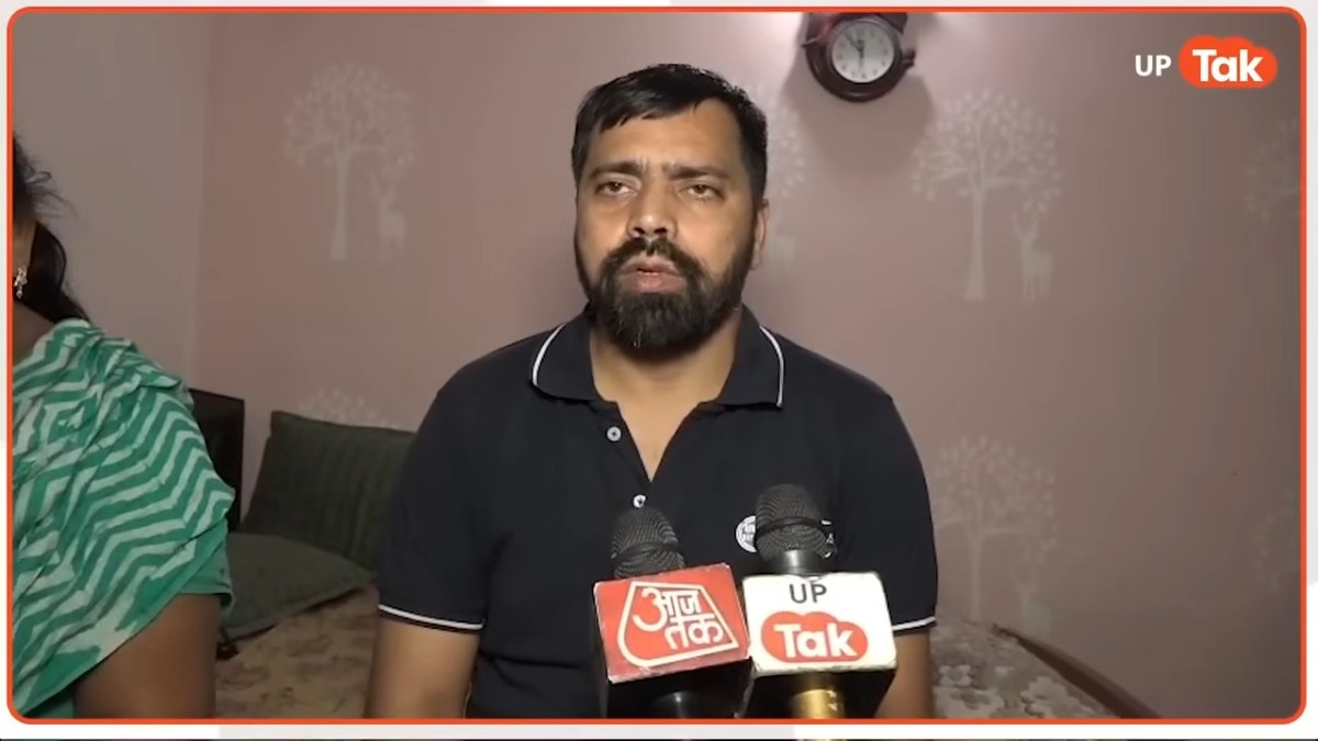 कानपुर में पुलिस ने अभिषेक सिंह को इतना पीटा की वो न बैठ पा रहे न लेट...  चौकी प्रभारी पवन मिश्रा निलंबित