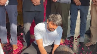 बिना देखभाल कभी घर से नहीं निकले... कहानी आशीष की जिन्होंने पूरी जवानी बड़े भाई हरीश राणा की सेवा में कर दी थी न्योछावर UP Tak