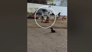 बालों से पकड़ा और डंडों से पीटा... इटावा रेलवे स्टेशन पर बुजुर्ग की पिटाई का सच आया सामने UP News