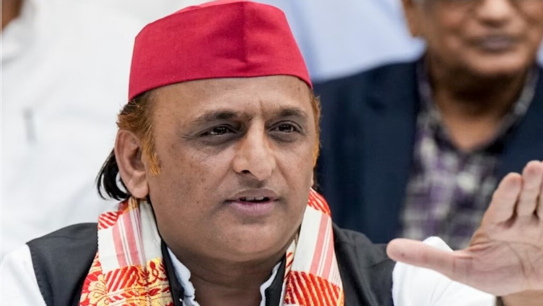 असम के सीएम हिमंता बिस्वा सरमा की हुई पत्रकार से तीखी बहस तो अखिलेश यादव ने दिया ऐसा रिएक्शन 