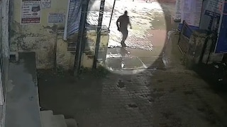 जिप्सी से कूदकर भागा शराबी, पीछे दौड़ती रही गाजियाबाद पुलिस... इन 4 पुलिसवालों पर हुआ एक्शन Ghaziabad News