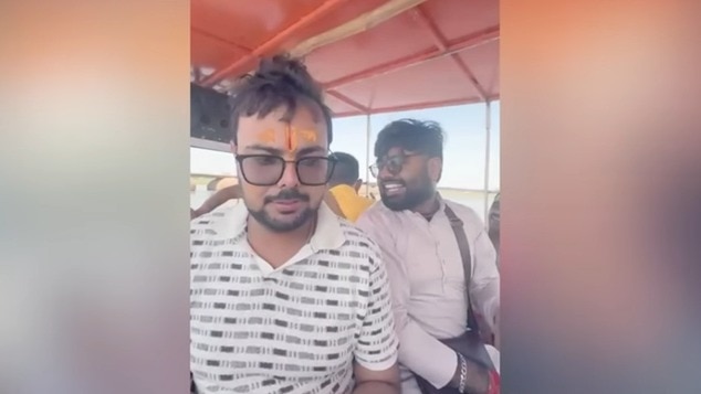 वृंदावन नाव हादसा: कहां है यश भल्ला जो यमुना में डूबने से पहले भजन करते दिखा था?