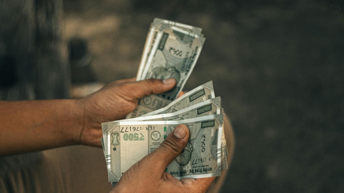 योगी सरकार की इस योजना से युवा बन रहे 'बिजनेस मैन', 5 लाख तक का मिल रहा लोन