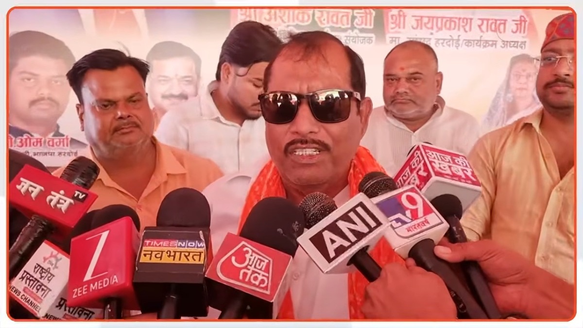 पत्थरों के आगे गिड़गिड़ाने से कुछ नहीं मिलेगा... हरदोई में BJP विधायक श्याम प्रकाश के बिगड़े बोल, PM मोदी और CM योगी को बताया 'जिंदा भगवान'