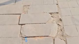 अयोध्या: कनक भवन मार्ग की बदहाली से रामभक्त परेशान! टूटी सड़क और उखड़े पत्थरों ने बढ़ाईं मुश्किलें UP Tak