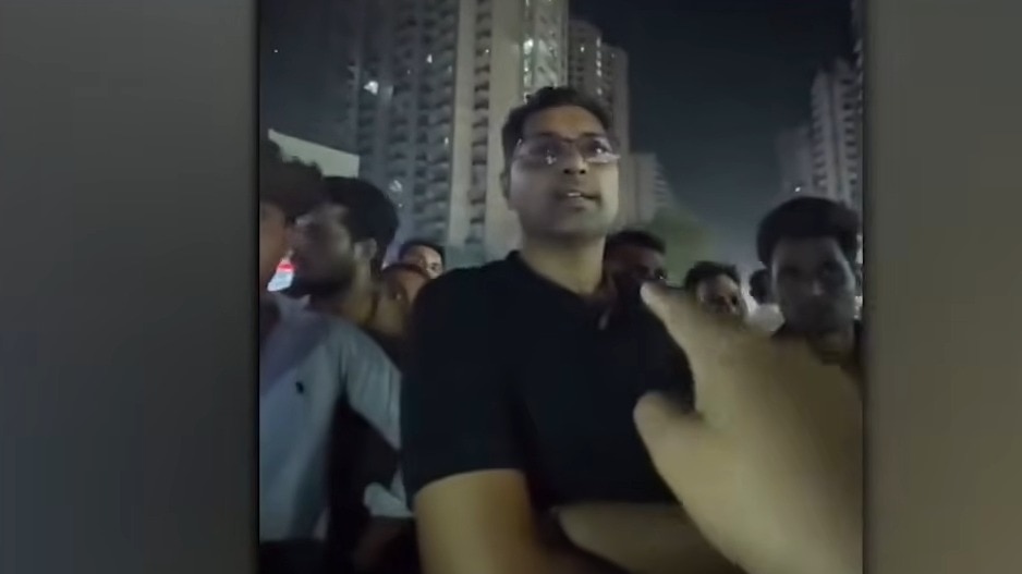 खुद को बताया पुलिसवाला और मुस्लिम महिला के हिजाब पर की टिप्पणी, नशे में धुत युवक ने सरेराह किया हंगामा