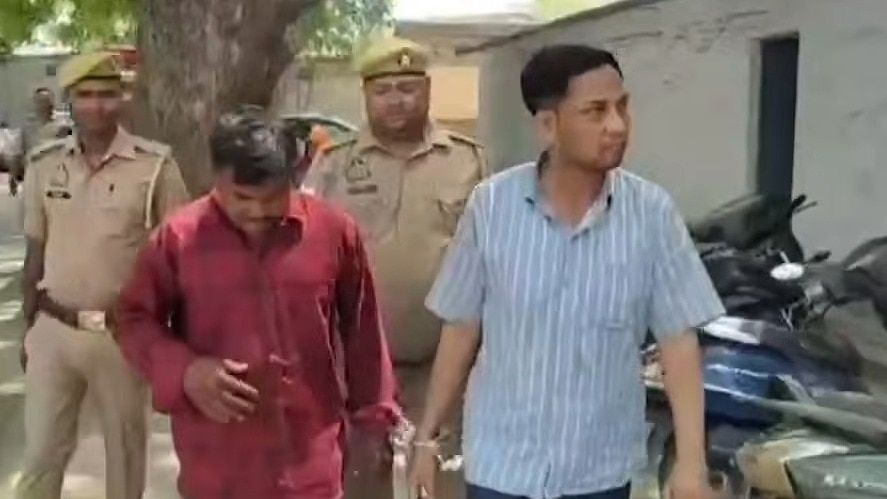 कानपुर में स्कूटी एक्सीडेंट का 'कर्ज' उतारने के लिए मजीद अंसारी पत्नी संग बना चोर, मंदिर से चुरा ली ये चीज
